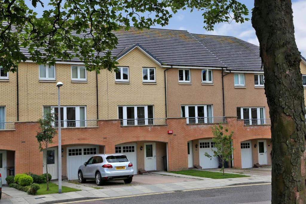 Spacious 4 Bedroom Townhouse Near Scenic Beach & City Centre Aberdeen Exterior photo